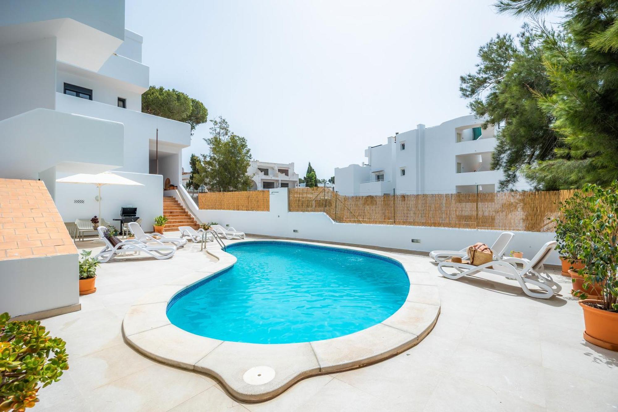 White 2 Apartment
